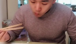 娱乐吃瓜酱男朋友好饿,甜蜜互动引网友热议